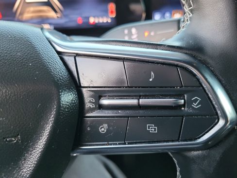 Used 2024 Chevrolet Traverse LT image 8