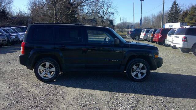 Used 2011 Jeep Patriot Latitude AWD/4WD image 3