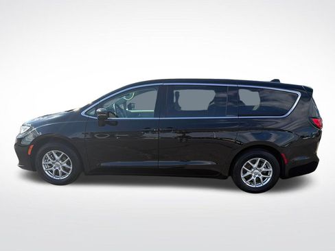 Used 2024 Chrysler Pacifica Touring-L FWD image 13