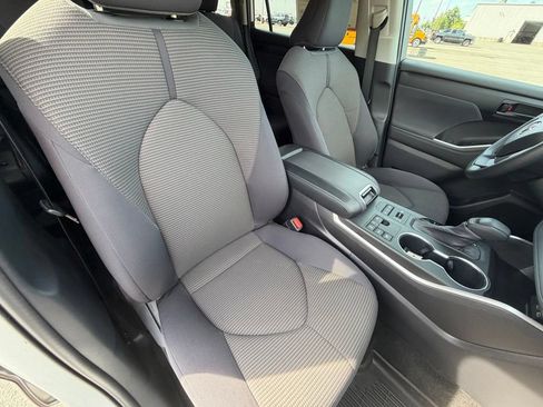 Used 2023 Toyota Highlander L AWD/4WD image 42