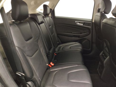 Used 2018 Ford Edge Titanium image 19