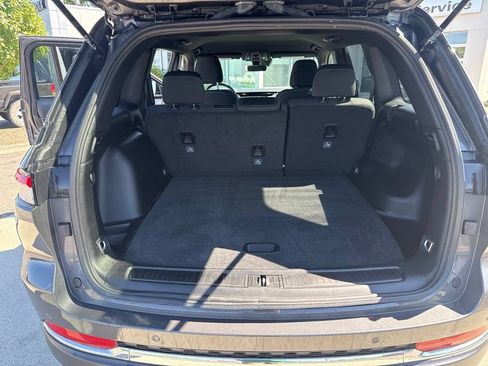 Used 2025 Jeep Grand Cherokee Laredo AWD/4WD image 24