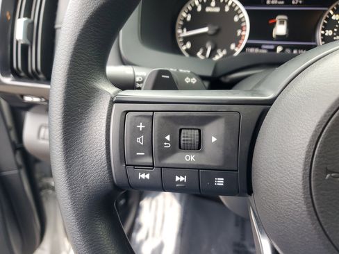 Used 2024 Nissan Pathfinder S image 30