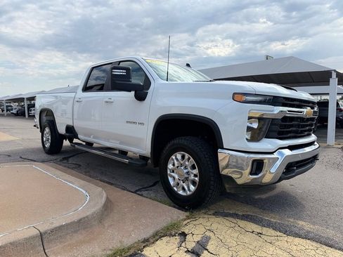 Used 2025 Chevrolet Silverado 3500 LT w/ Safety Package AWD/4WD image 3