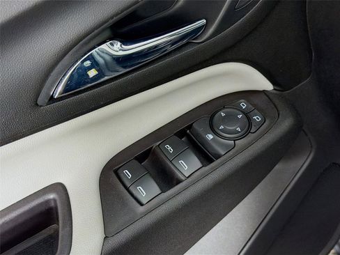 Used 2021 Chevrolet Equinox LS w/ LS Convenience Package FWD image 24