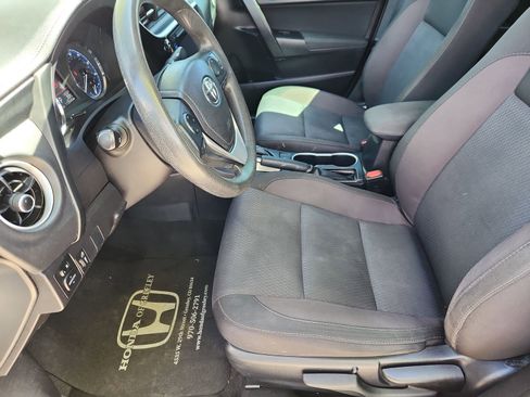 Used 2017 Toyota Corolla LE w/ Carpet Mat Package (TMS) FWD image 10