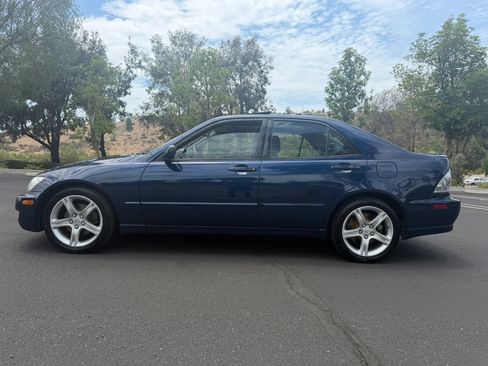 Used 2005 Lexus IS 300 RWD image 2