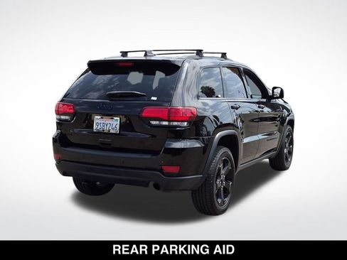 Used 2018 Jeep Grand Cherokee Laredo AWD/4WD image 9