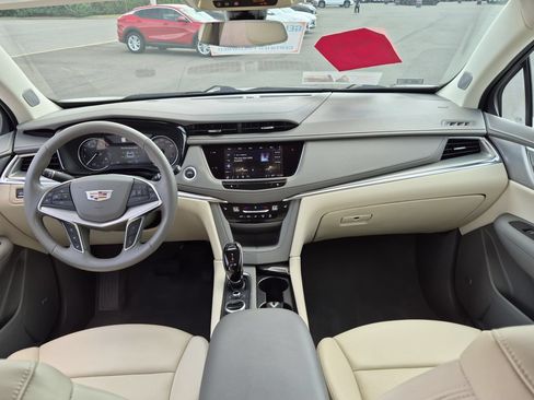 Certified 2023 Cadillac XT5 Premium Luxury w/ LPO, Floor Liner Package AWD/4WD image 19