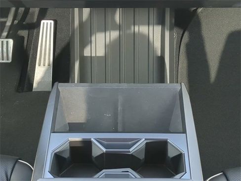 Used 2024 Tesla Cybertruck AWD Crew Cab image 20