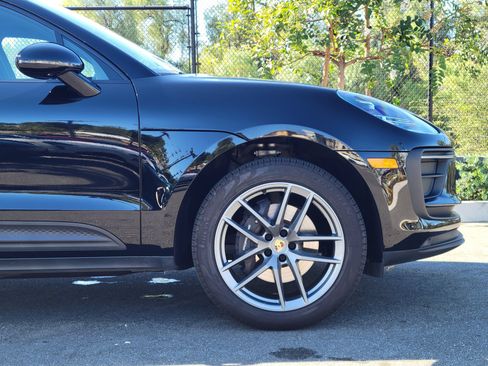 Certified 2024 Porsche Macan AWD/4WD image 11