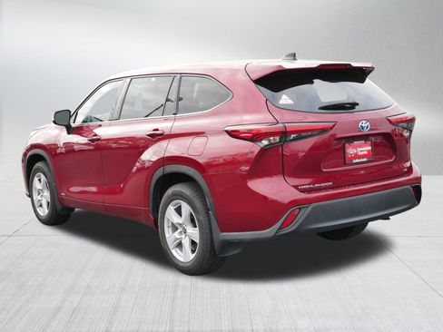Certified 2022 Toyota Highlander LE image 5