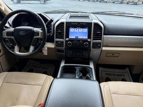 Used 2019 Ford F250 Lariat w/ Chrome Package image 19