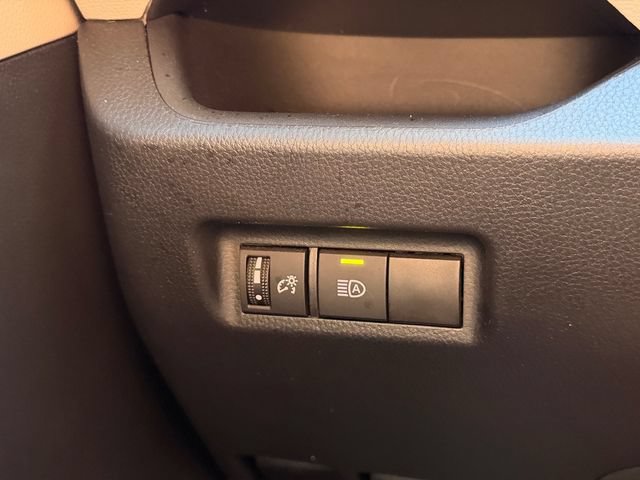 Used 2025 Toyota RAV4 XLE FWD image 28