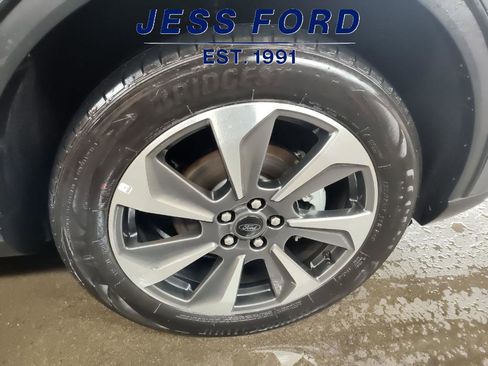 Used 2025 Ford Escape Platinum image 8