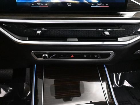 Used 2023 BMW X7 xDrive40i w/ Premium Package AWD/4WD image 43