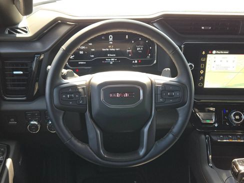 Used 2025 GMC Sierra 1500 AT4 w/ AT4 Premium Package AWD/4WD image 19
