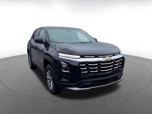 Used 2025 Chevrolet Equinox LT image 3