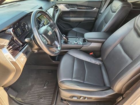 Used 2025 Cadillac XT6 Premium Luxury FWD image 13