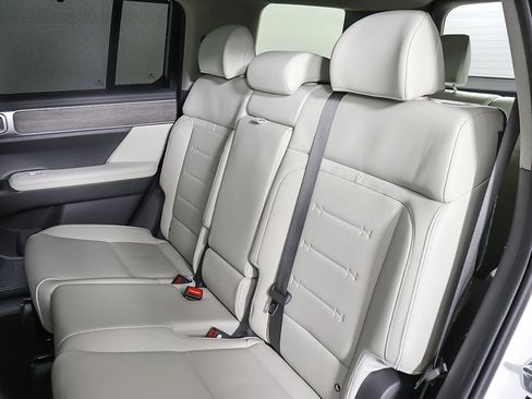 Certified 2025 Hyundai Santa Fe Limited image 35