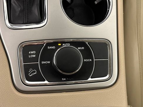 Used 2018 Jeep Grand Cherokee Limited w/ Luxury Group II AWD/4WD image 28