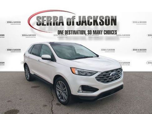 Used 2019 Ford Edge Titanium w/ Equipment Group 301A image 2