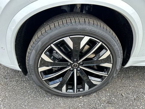 New 2026 Volvo XC90 T8 Ultra w/ Protection Package Premier AWD/4WD image 8