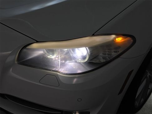 Used 2011 BMW 535i xDrive Sedan image 30