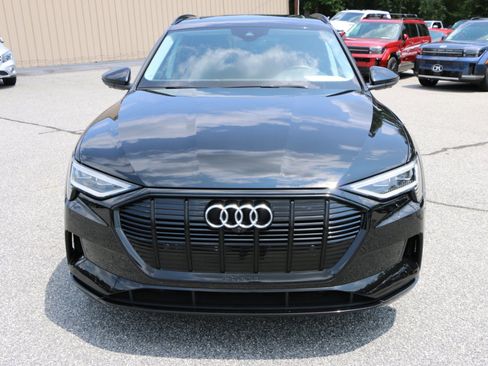 Used 2022 Audi e-tron Premium w/ Convenience Plus Package AWD/4WD image 11