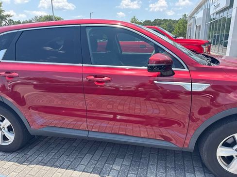 Used 2023 Kia Sorento LX FWD image 17