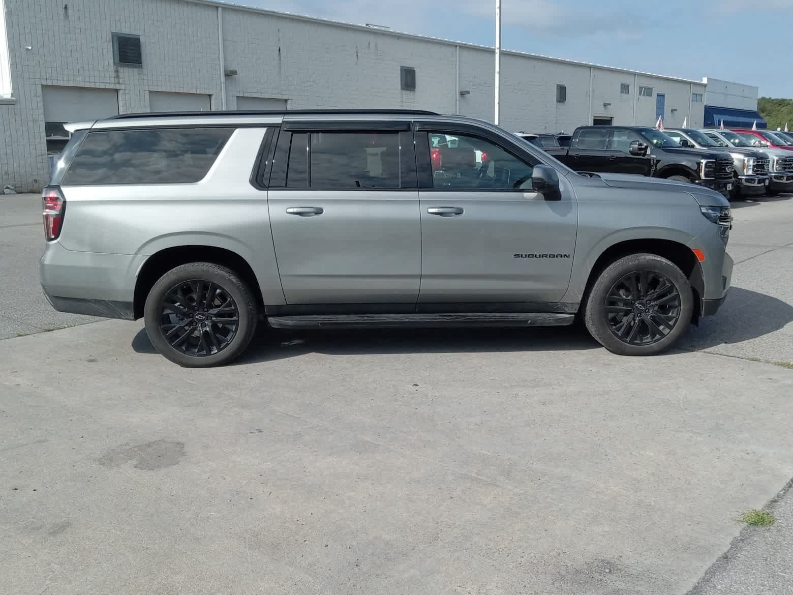 Used 2024 Chevrolet Suburban RST w/ Luxury Package AWD/4WD image 8
