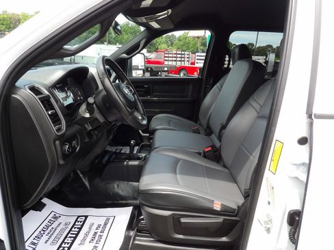 Used 2024 RAM 3500 Tradesman w/ Chrome Appearance Group AWD/4WD image 17
