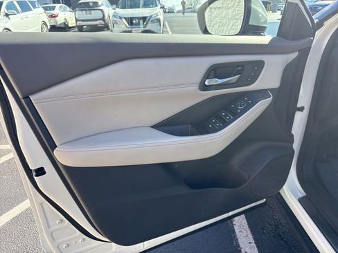 Used 2023 Nissan Rogue SL w/ SL Premium Package image 13