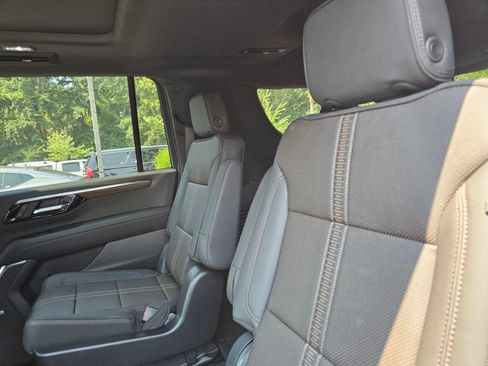 New 2026 Chevrolet Suburban High Country AWD/4WD image 21