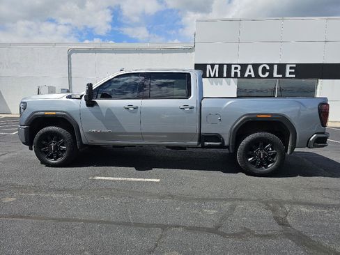 Used 2024 GMC Sierra 2500 AT4 w/ AT4 Preferred Package AWD/4WD image 3