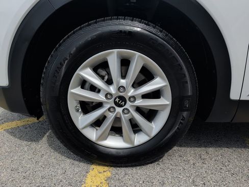 Used 2020 Kia Sorento LX w/ LX I4 Convenience Package image 4