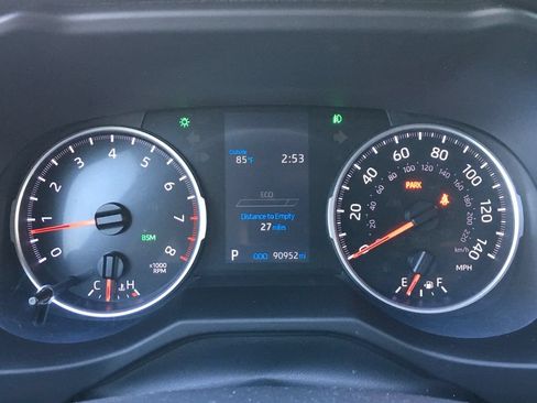 Used 2021 Toyota RAV4 XLE w/ Convenience Package AWD/4WD image 2