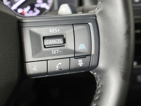 Used 2025 Nissan Rogue SV FWD image 33