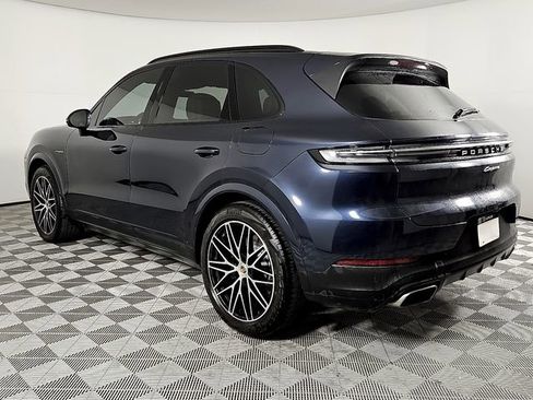 Used 2025 Porsche Cayenne Base image 6