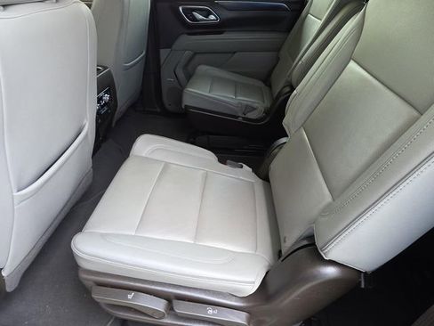 Used 2022 GMC Yukon XL SLT w/ SLT Luxury Package image 8