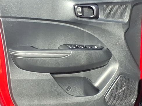 Used 2022 Hyundai Venue Limited FWD image 20