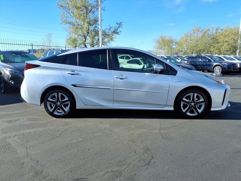 Used 2019 Toyota Prius L Eco image 9