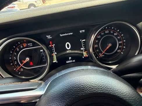 Used 2021 Jeep Gladiator Overland AWD/4WD image 1