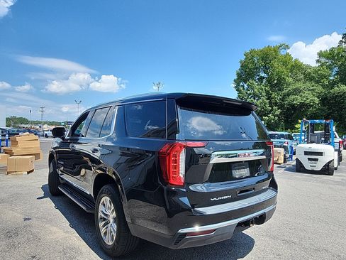 Used 2021 GMC Yukon SLT AWD/4WD image 3