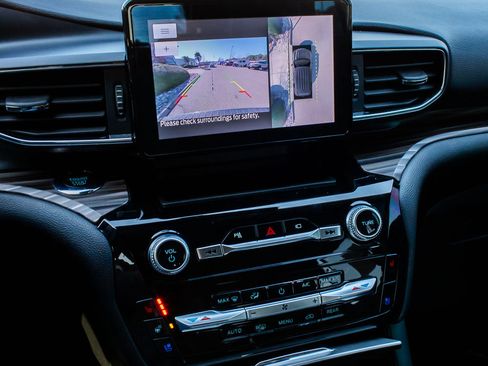 Used 2022 Ford Explorer Limited w/ Equipment Group 301A image 22