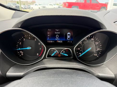 Used 2017 Ford Escape SE w/ Equipment Group 201A AWD/4WD image 14
