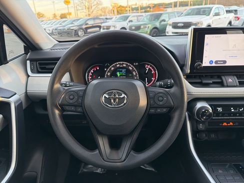 Used 2025 Toyota RAV4 XLE image 24