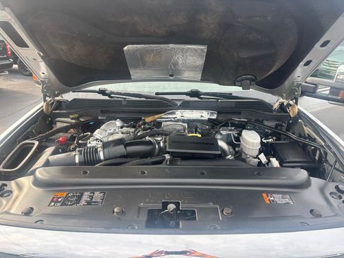 Used 2018 GMC Sierra 2500 SLT w/ Duramax Plus Package AWD/4WD image 17