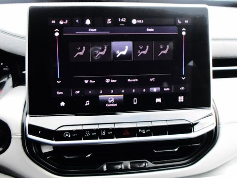 Certified 2024 Jeep Compass Limited image 22