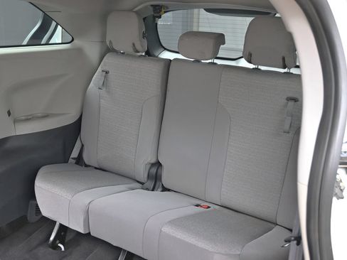 Used 2021 Toyota Sienna LE FWD image 27